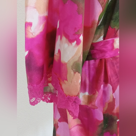 Lilac & London - Beautiful Soft & Cozy Robe - Picture 6 of 9